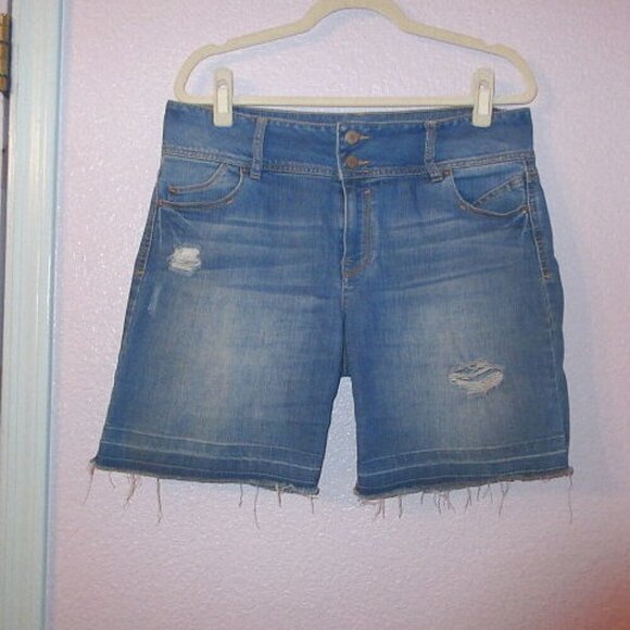 Y2K Tinseltown Jean Shorts Size 13 Distressed Denim Mid Rise Stretch Fringe Boho - Picture 1 of 8
